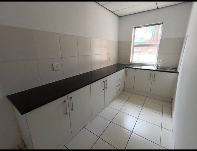 BUSINESS PROPERTY TO RENT IN FOURWAYS